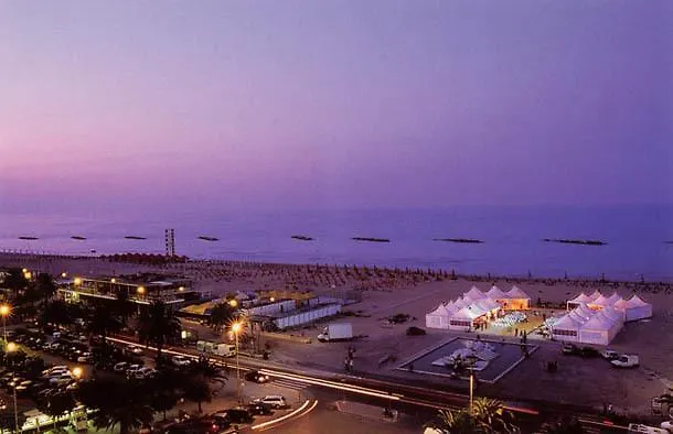 Amelia Oda ve Kahvaltı 3*